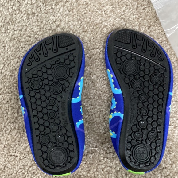 NWT Toddler Swim Water Shoes size 6 - Picture 3 of 4